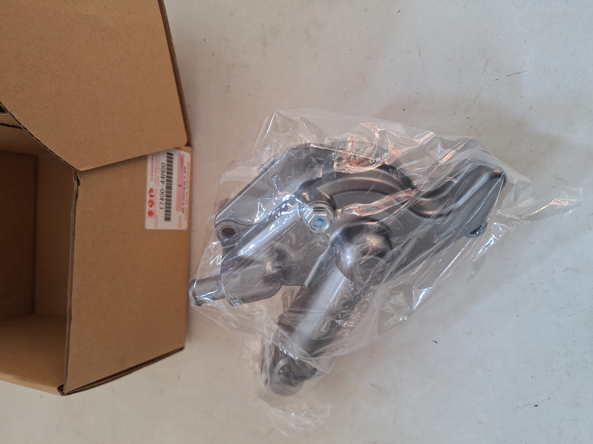 Picture of SUZUKI  WASSERPUMPE  17400-44H00